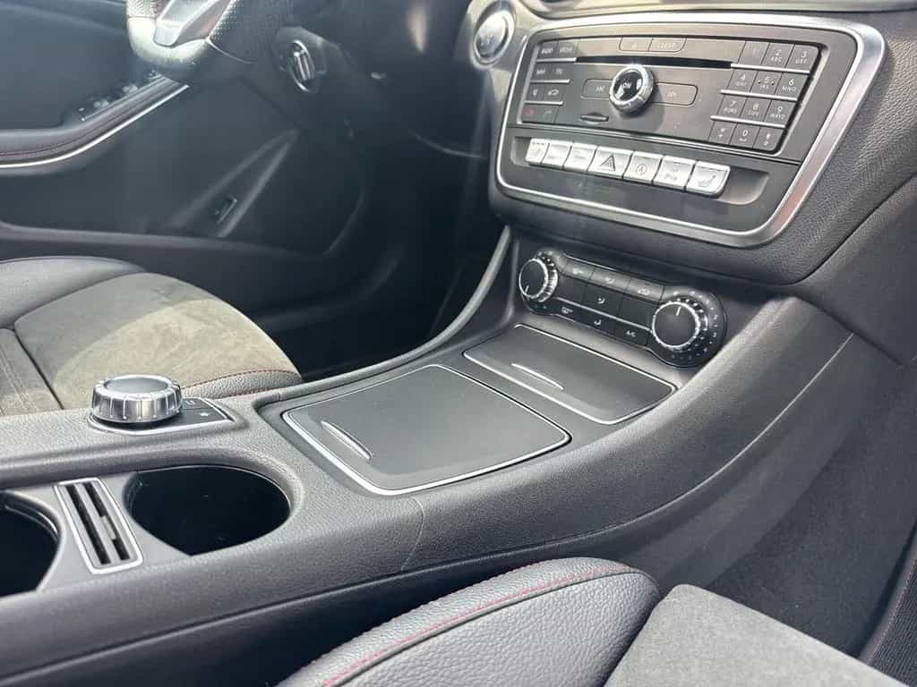 Mercedes-Benz CLA-Class 200 AMG-Line Panoramadach Night-Paket 05/2018-photo-9