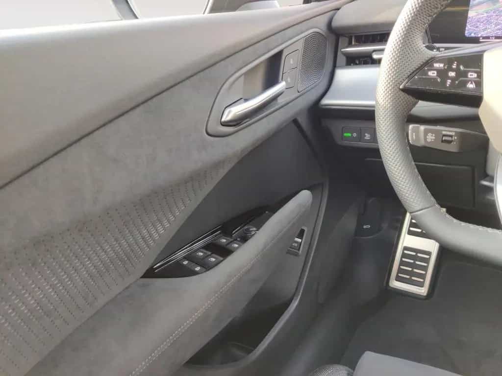 Audi Q3 SUV quattro TFSI AHK PANO 03/2026-photo-13