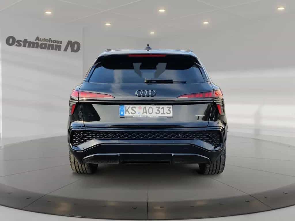 Audi Q3 SUV quattro TFSI AHK PANO 03/2026-photo-3