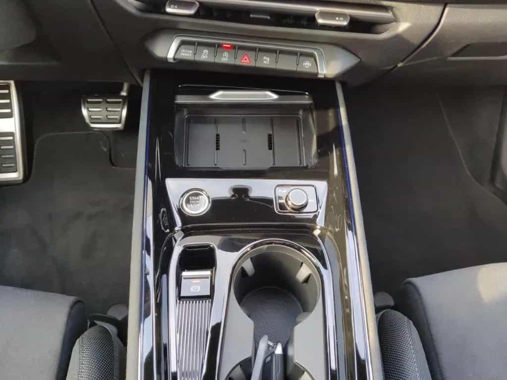 Audi Q3 SUV quattro TFSI AHK PANO 03/2026-photo-9