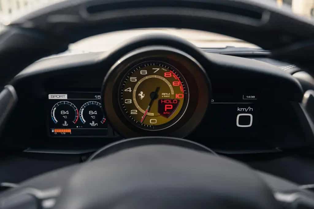 Ferrari 488 GTB - great spec, perfect condition 02/2016-photo-13