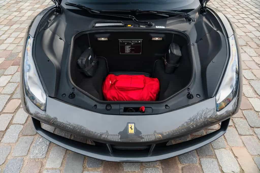 Ferrari 488 GTB - great spec, perfect condition 02/2016-photo-22