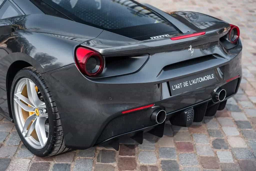 Ferrari 488 GTB - great spec, perfect condition 02/2016-photo-32
