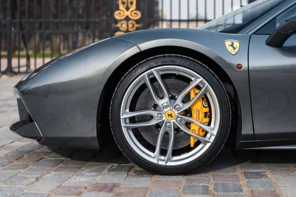 Ferrari 488 GTB - great spec, perfect condition 02/2016-photo-5