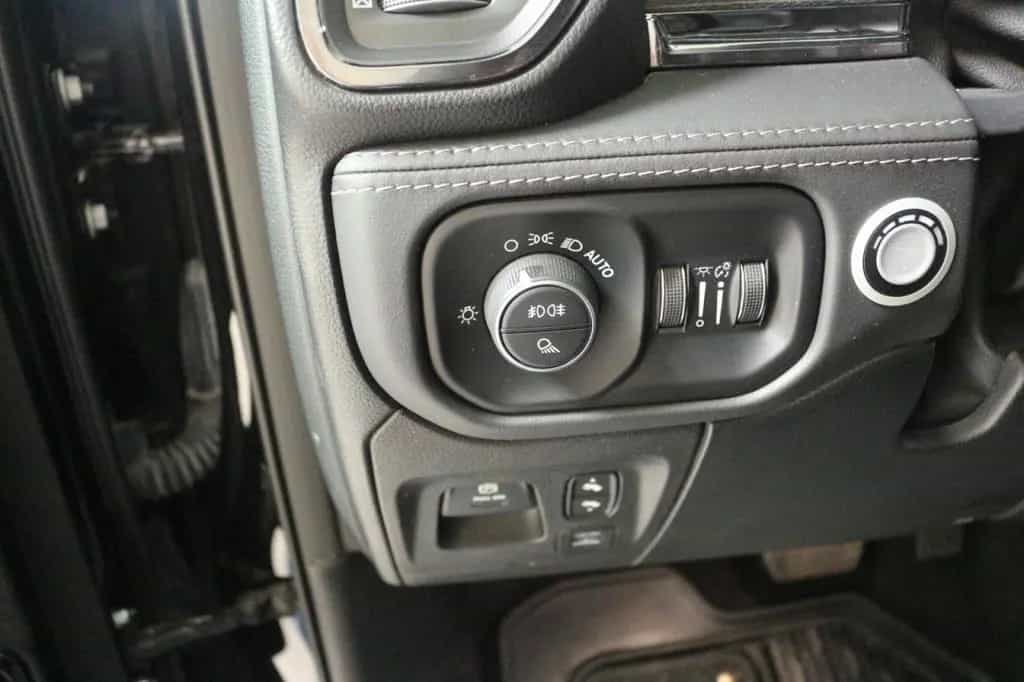 Dodge RAM 5.7 HEMI V8 1500 Limited Crew Cab 4x4 Klima 12/2021-photo-17