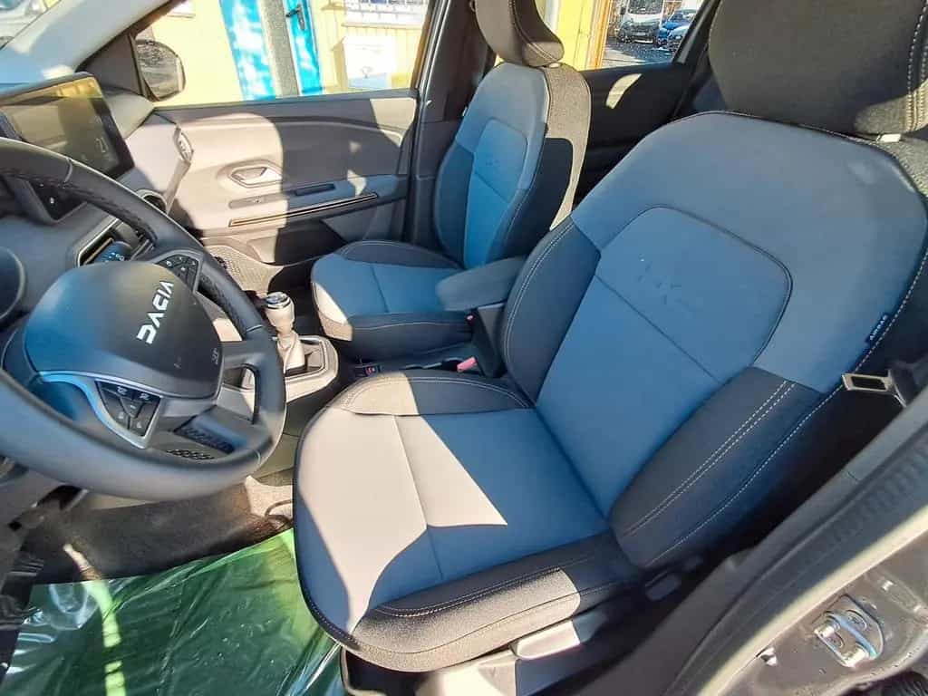 Dacia Jogger Extreme TCe 110-7-Sitze-SHZ-ALU-NAVI APP- 09/2025-photo-7