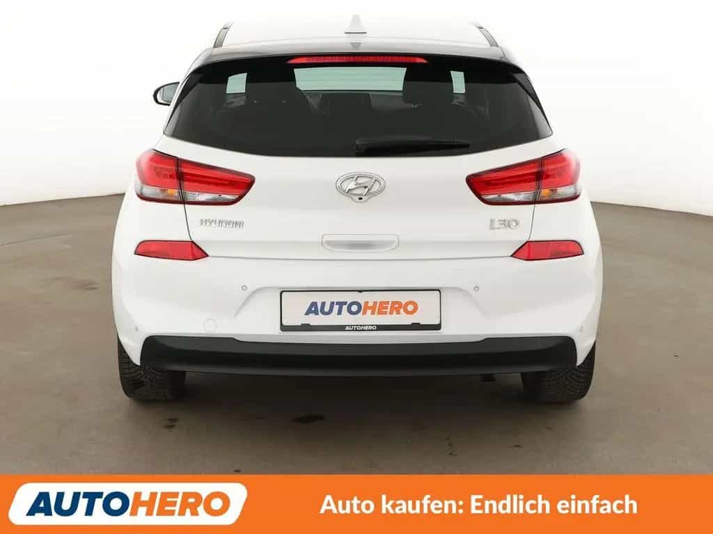 Hyundai i30 1.0 TGDI Passion + *NAVI*LED*TEMPO*SHZ*LHZ* 08/2018-photo-2