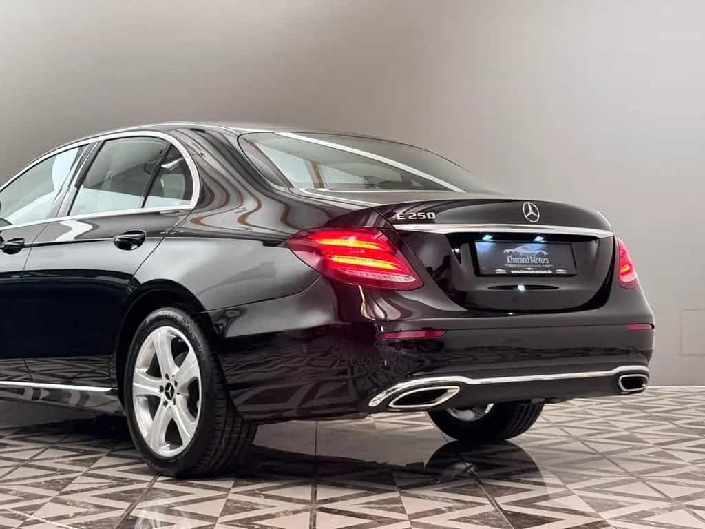 Mercedes-Benz E-Class 250 Limousine 11/2016-photo-17