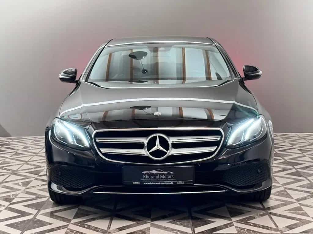 Mercedes-Benz E-Class 250 Limousine 11/2016-photo-29