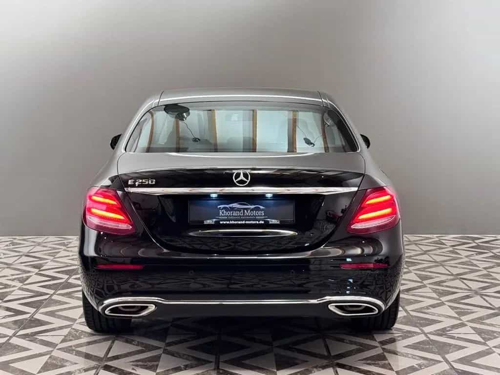 Mercedes-Benz E-Class 250 Limousine 11/2016-photo-3