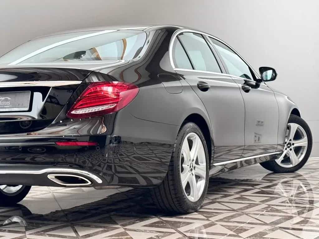 Mercedes-Benz E-Class 250 Limousine 11/2016-photo-35