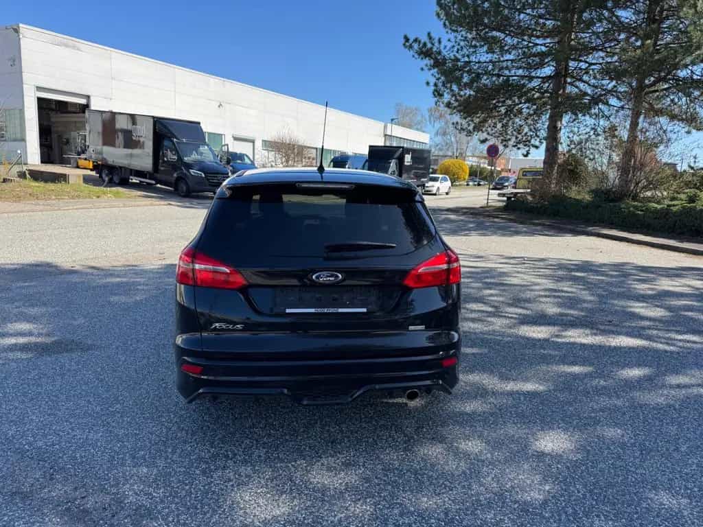 Ford Focus 1.5 Turnier ST-Line 01/2017-photo-2