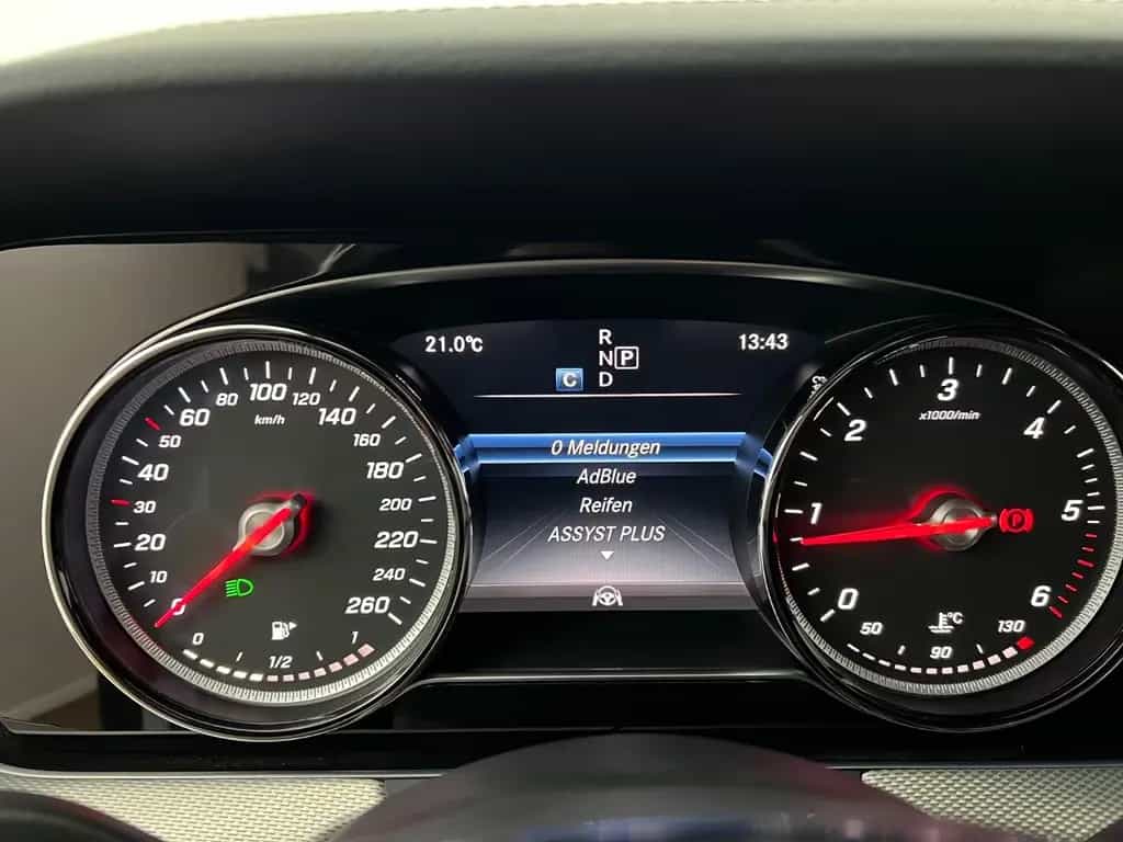 Mercedes-Benz E-Class 200 d T AMG LINE/ 1.H/ DISTR. + / BURMESTR. / 09/2017-photo-27