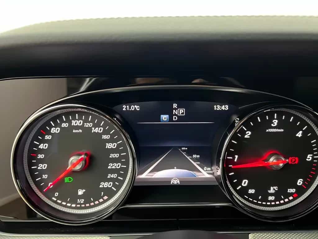 Mercedes-Benz E-Class 200 d T AMG LINE/ 1.H/ DISTR. + / BURMESTR. / 09/2017-photo-28
