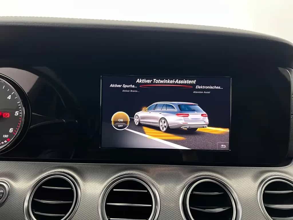 Mercedes-Benz E-Class 200 d T AMG LINE/ 1.H/ DISTR. + / BURMESTR. / 09/2017-photo-29