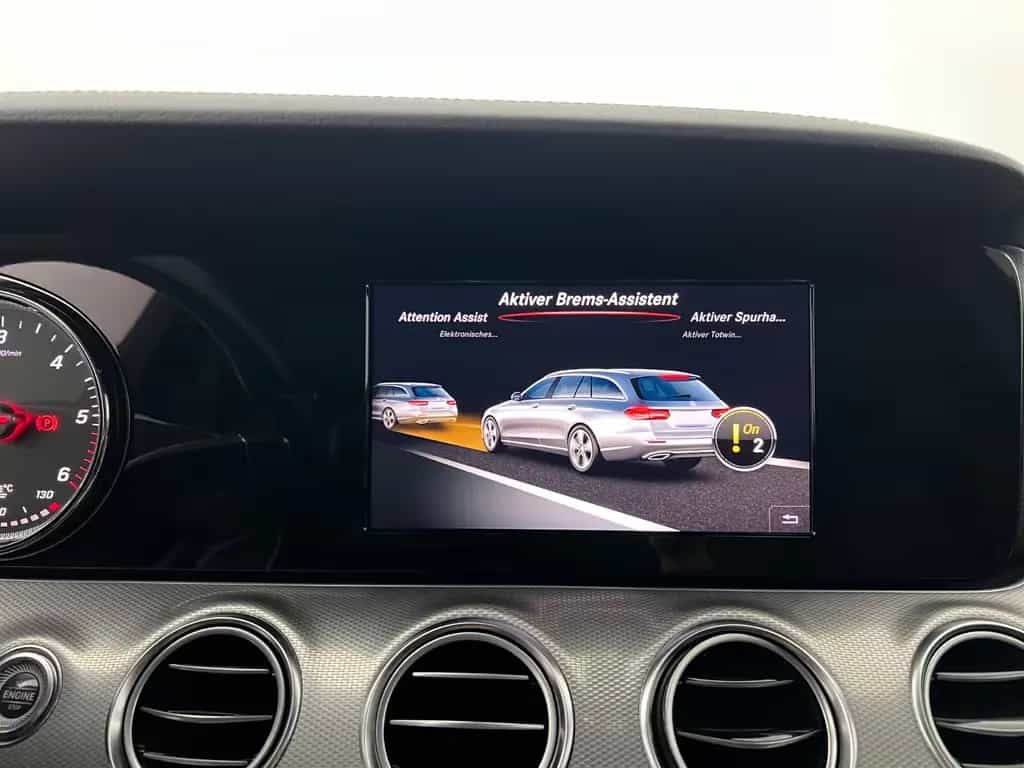 Mercedes-Benz E-Class 200 d T AMG LINE/ 1.H/ DISTR. + / BURMESTR. / 09/2017-photo-31