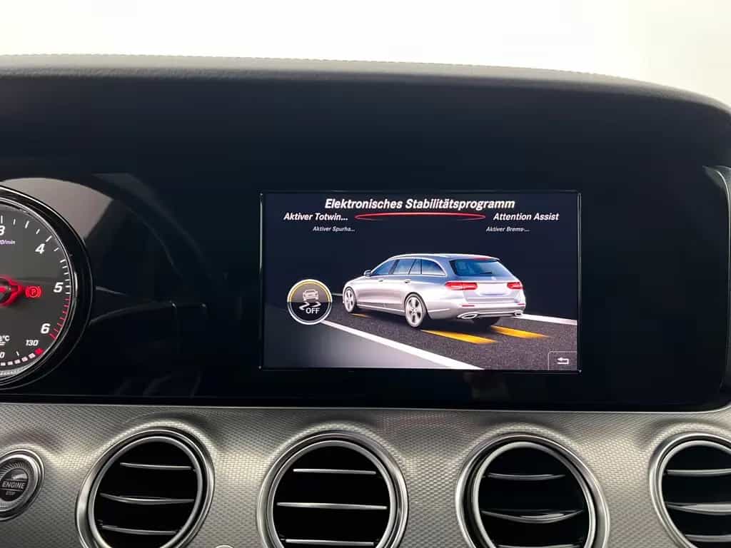 Mercedes-Benz E-Class 200 d T AMG LINE/ 1.H/ DISTR. + / BURMESTR. / 09/2017-photo-33