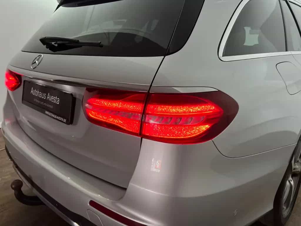 Mercedes-Benz E-Class 200 d T AMG LINE/ 1.H/ DISTR. + / BURMESTR. / 09/2017-photo-48