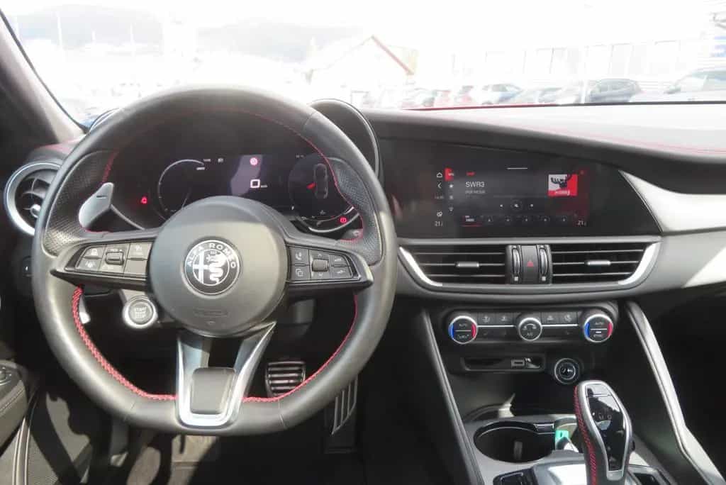 Alfa Romeo Giulia Competizione Q4 280PS *Schiebedach* 06/2023-photo-11