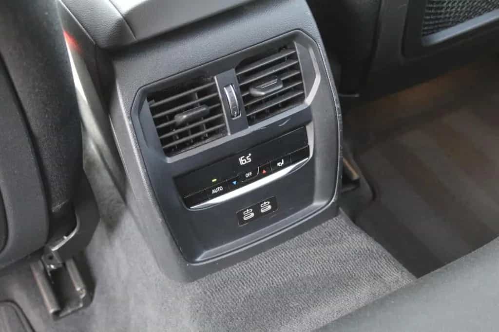 BMW 3 Series 330d xDrive Tour.+HUD+Lenkradh.+17Z+Live Cockpit 11/2022-photo-13