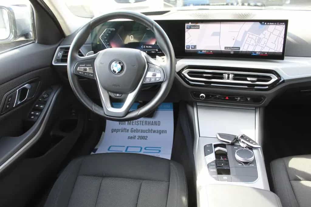 BMW 3 Series 330d xDrive Tour.+HUD+Lenkradh.+17Z+Live Cockpit 11/2022-photo-2