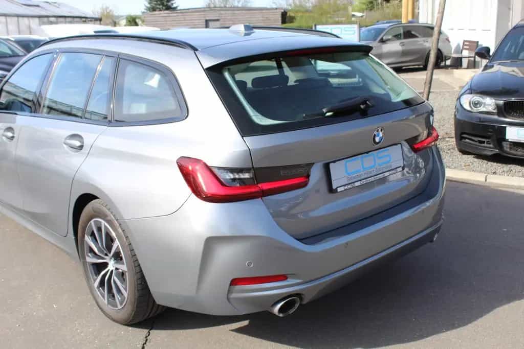 BMW 3 Series 330d xDrive Tour.+HUD+Lenkradh.+17Z+Live Cockpit 11/2022-photo-3