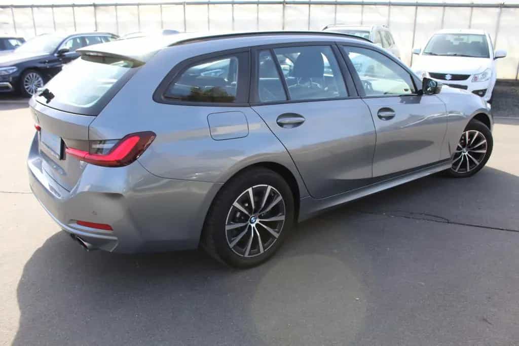 BMW 3 Series 330d xDrive Tour.+HUD+Lenkradh.+17Z+Live Cockpit 11/2022-photo-8