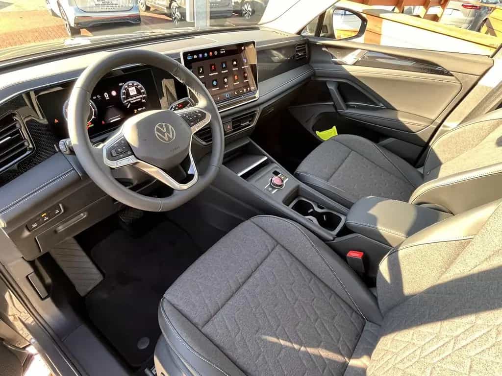 Volkswagen Tiguan 1.5 eTSI DSG Life AHK LED el. Heckkla. null-photo-5