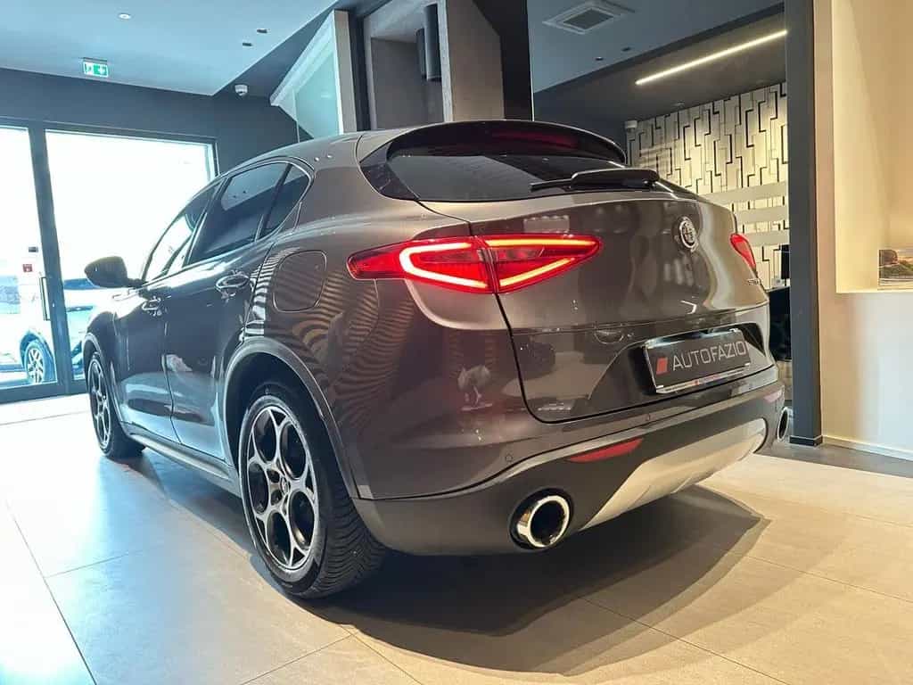 Alfa Romeo Stelvio 2.2 Turbodiesel 190 CV AT8 RW 04/2019-photo-4