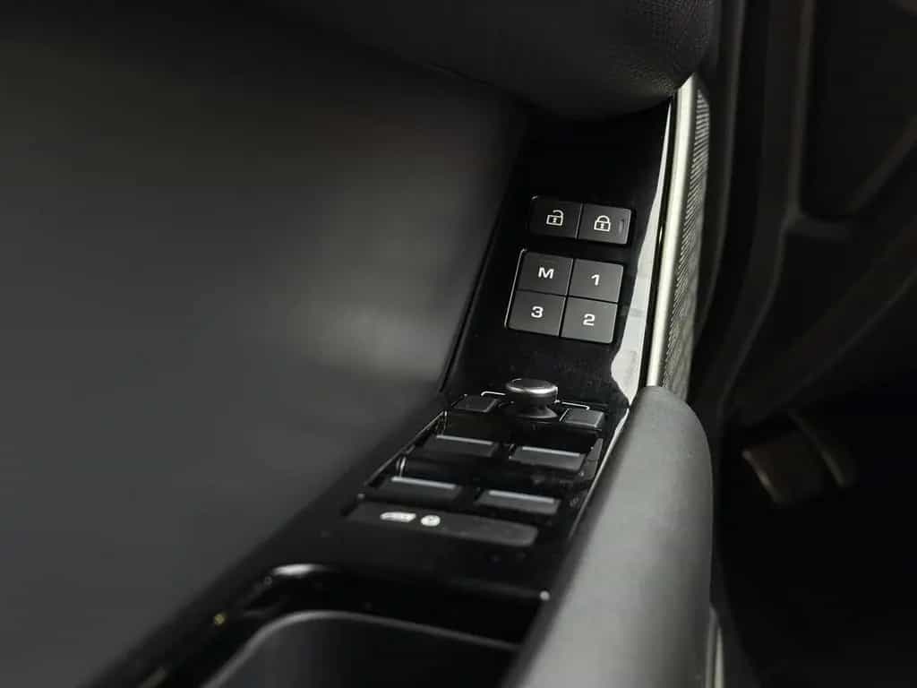 Land Rover Range Rover Rover Velar P400 R-Dynamic SE*Pano*HuD*AHK 09/2021-photo-11