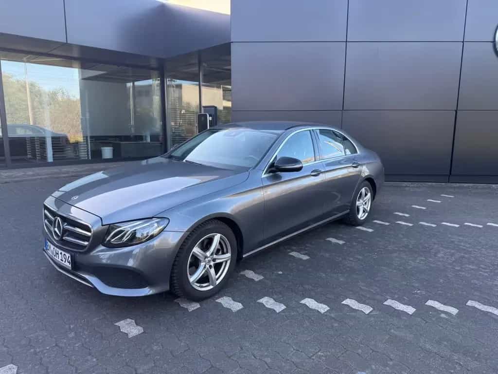 Mercedes-Benz E-Class 200 Autom. - mit Mercedes Garantie 12/2019-photo-0