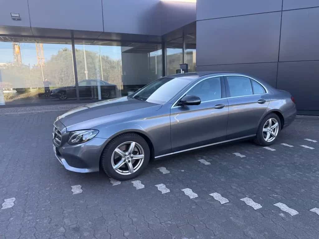 Mercedes-Benz E-Class 200 Autom. - mit Mercedes Garantie 12/2019-photo-1