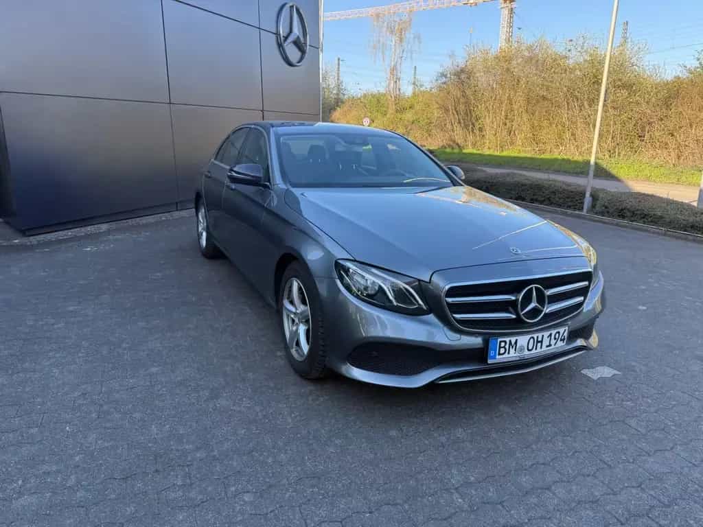 Mercedes-Benz E-Class 200 Autom. - mit Mercedes Garantie 12/2019-photo-2