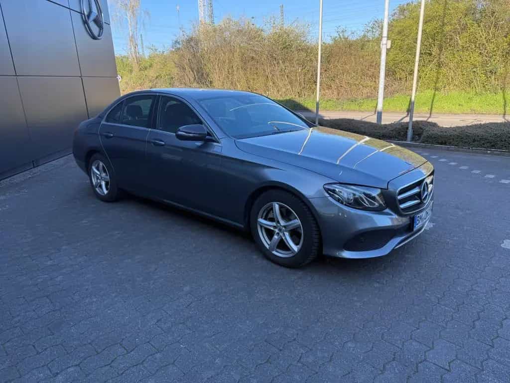 Mercedes-Benz E-Class 200 Autom. - mit Mercedes Garantie 12/2019-photo-4