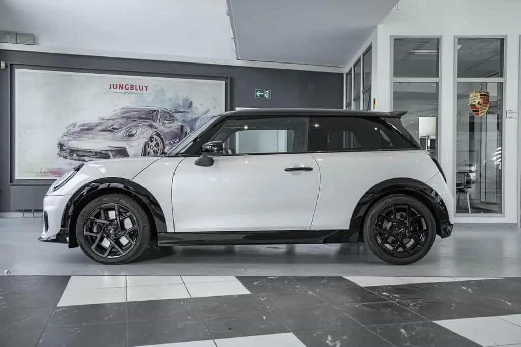 MINI Cooper S Mini Cooper S Nanuq White + JCW Edition mit XL-P 09/2024-photo-1