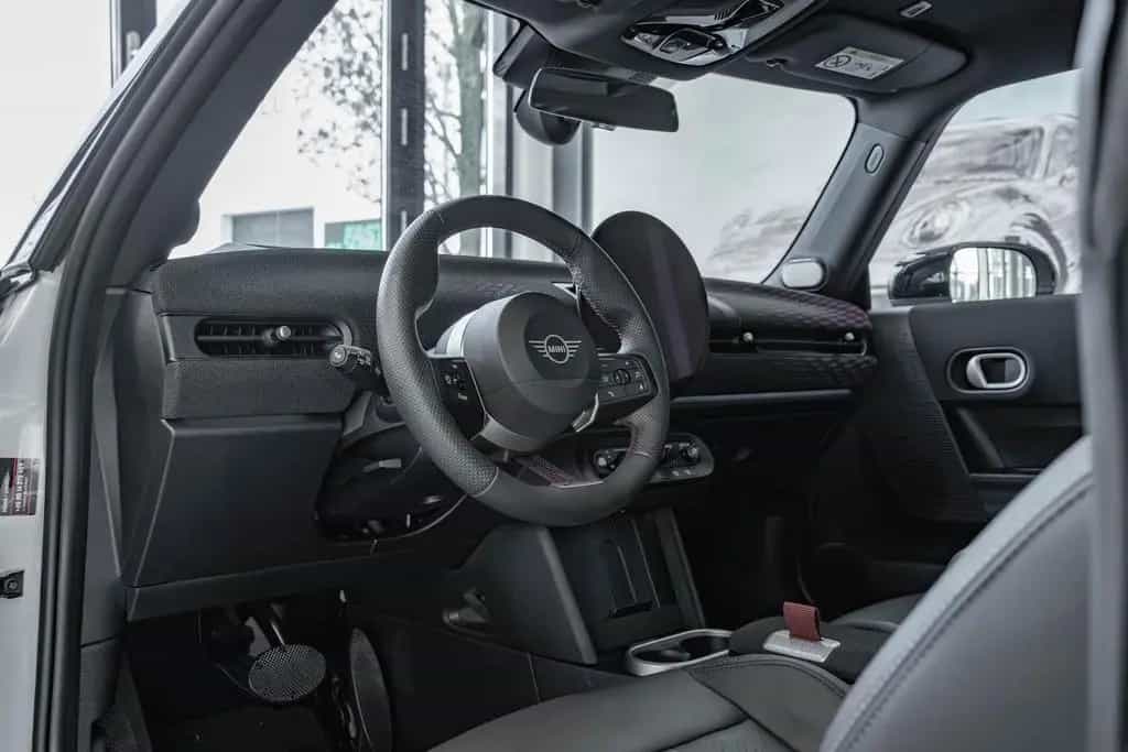 MINI Cooper S Mini Cooper S Nanuq White + JCW Edition mit XL-P 09/2024-photo-4