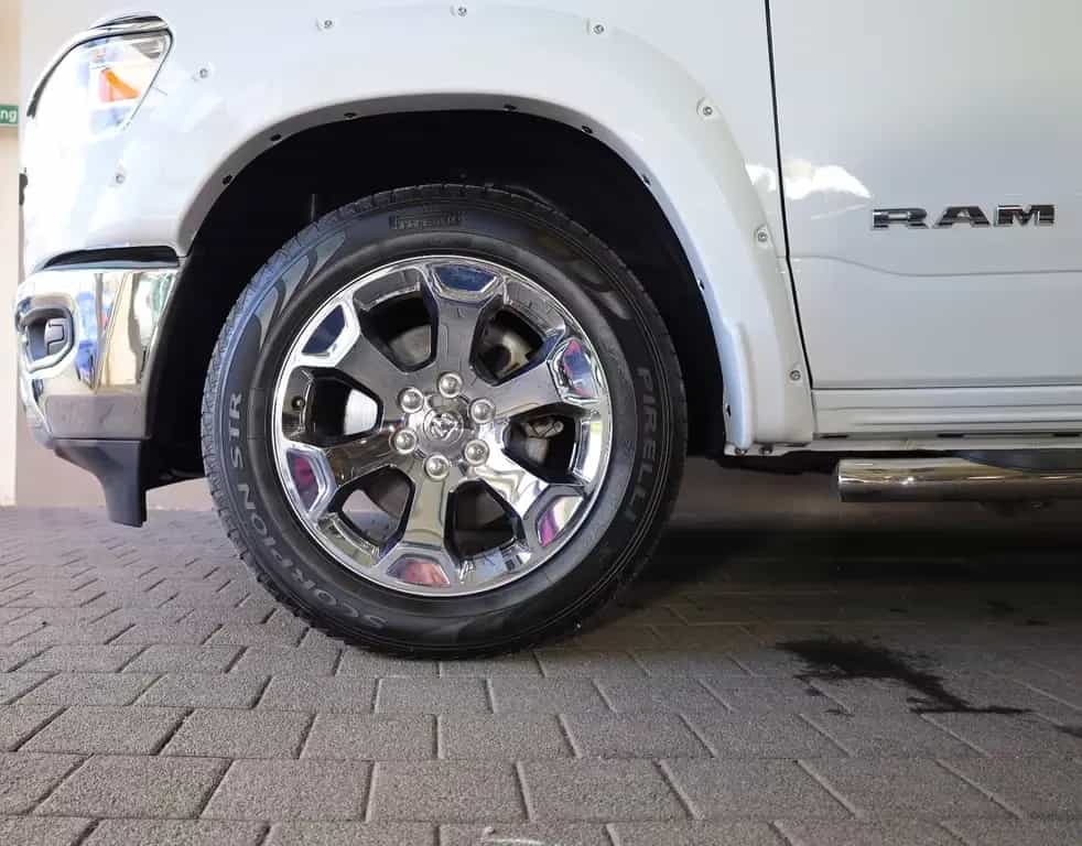 Dodge RAM 5.7 BigHorn/SHZ/AHK/6-Sitzer/TEMP/KLIMA/R20 08/2020-photo-3