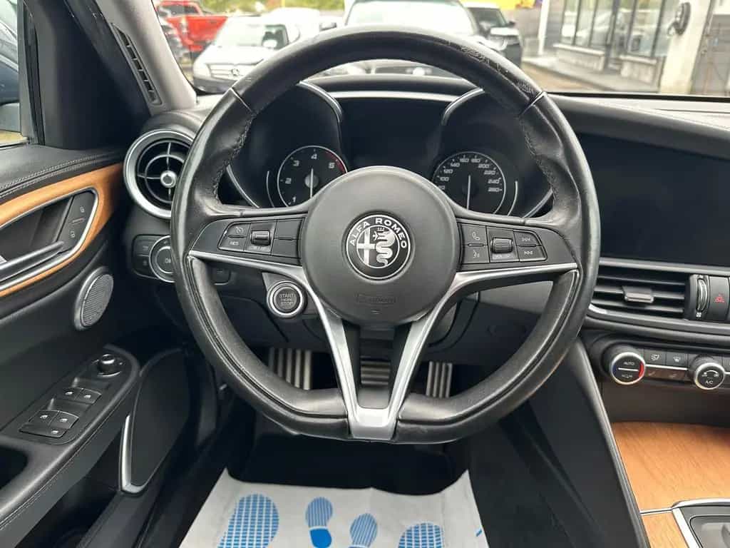 Alfa Romeo Giulia Veloce Q4 *Automatik+Leder+Navi+Tempomat* 12/2018-photo-16