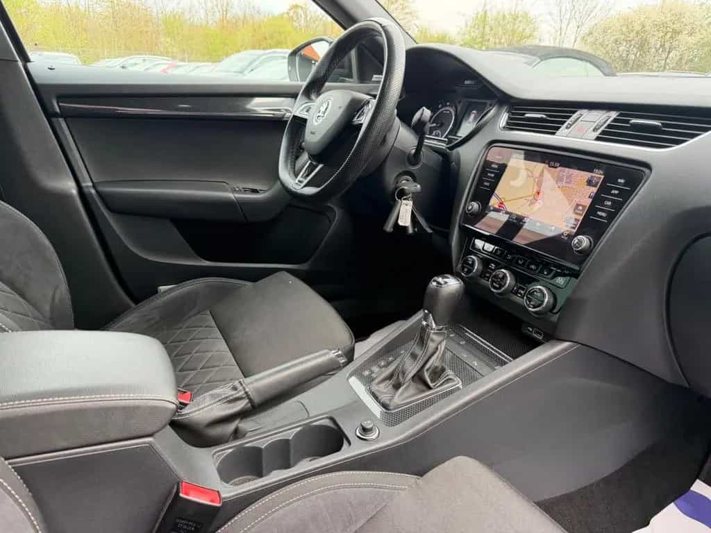 Skoda Octavia Combi RS 08/2018-photo-13