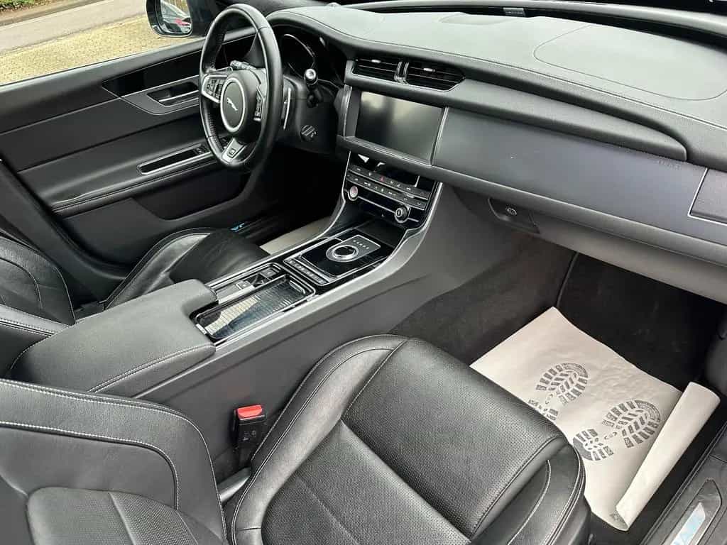 Jaguar XF Sportbrake R-Sport LED+Automatik+Navi+Kamera 05/2019-photo-12
