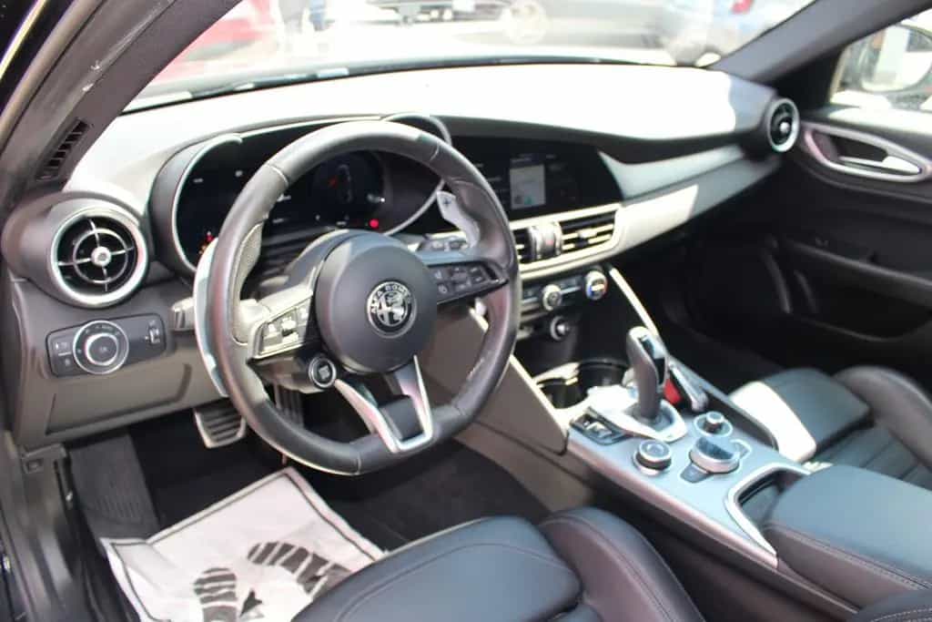 Alfa Romeo Giulia Veloce Q4 Matrix-LED 12/2023-photo-10