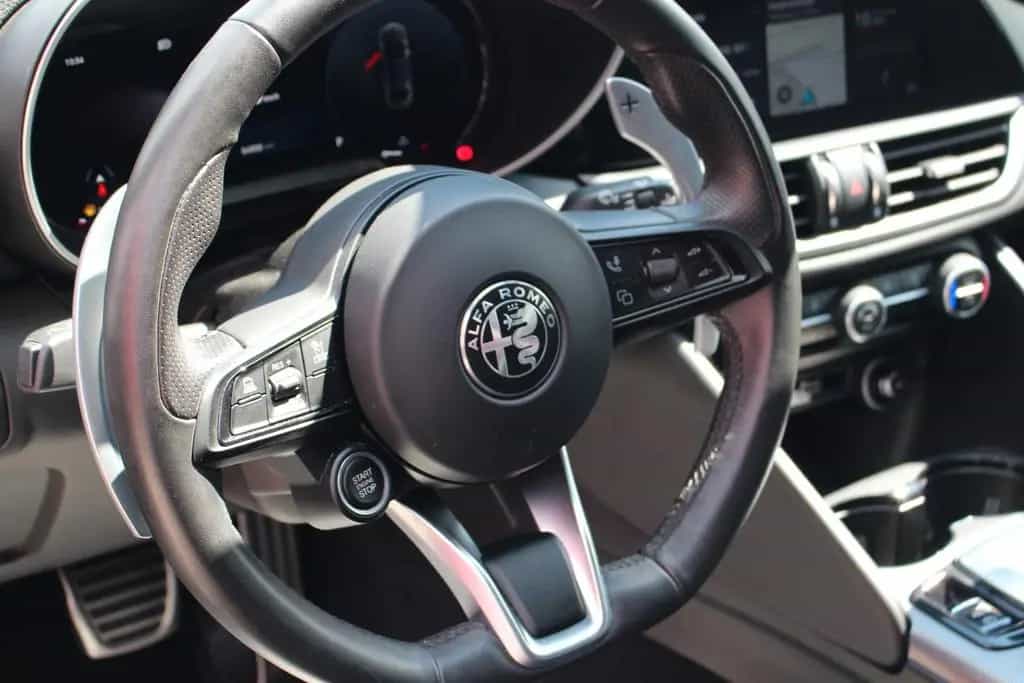 Alfa Romeo Giulia Veloce Q4 Matrix-LED 12/2023-photo-11