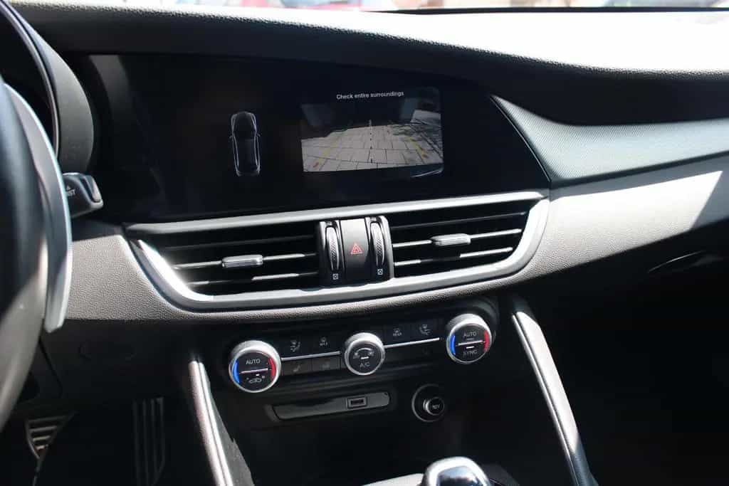 Alfa Romeo Giulia Veloce Q4 Matrix-LED 12/2023-photo-15
