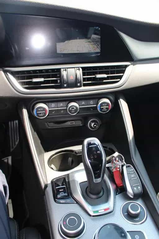Alfa Romeo Giulia Veloce Q4 Matrix-LED 12/2023-photo-16