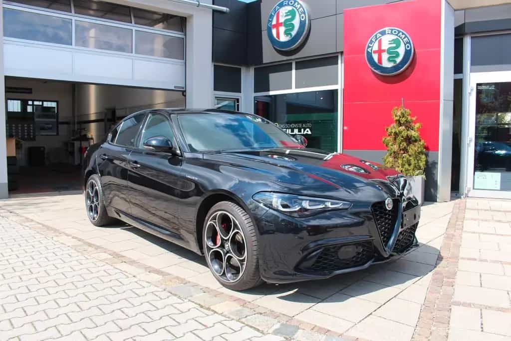 Alfa Romeo Giulia Veloce Q4 Matrix-LED 12/2023-photo-2