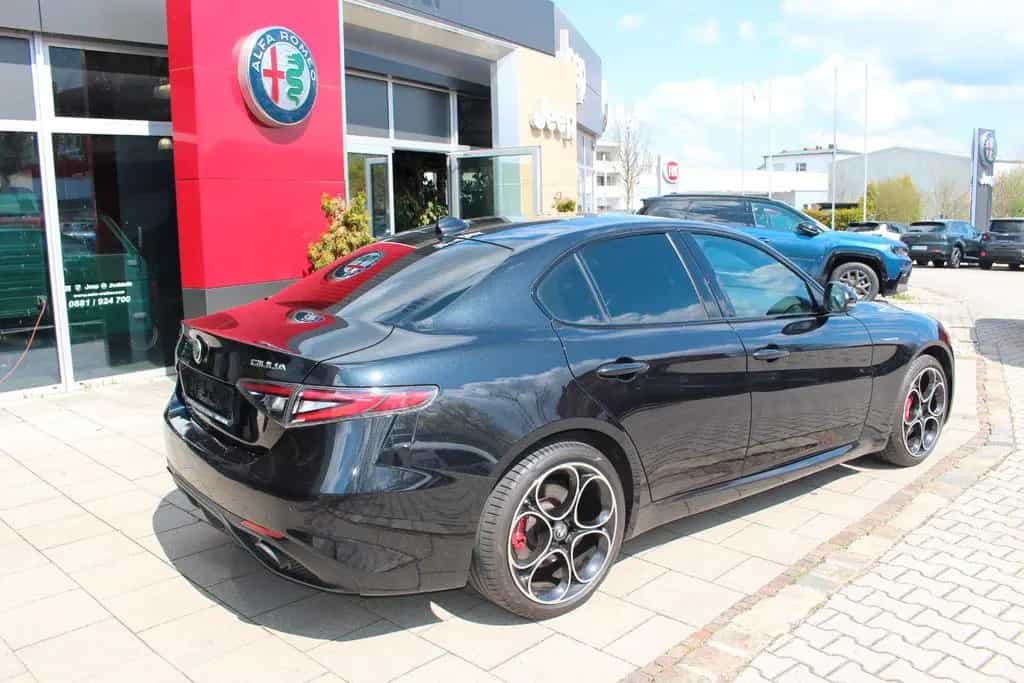 Alfa Romeo Giulia Veloce Q4 Matrix-LED 12/2023-photo-5