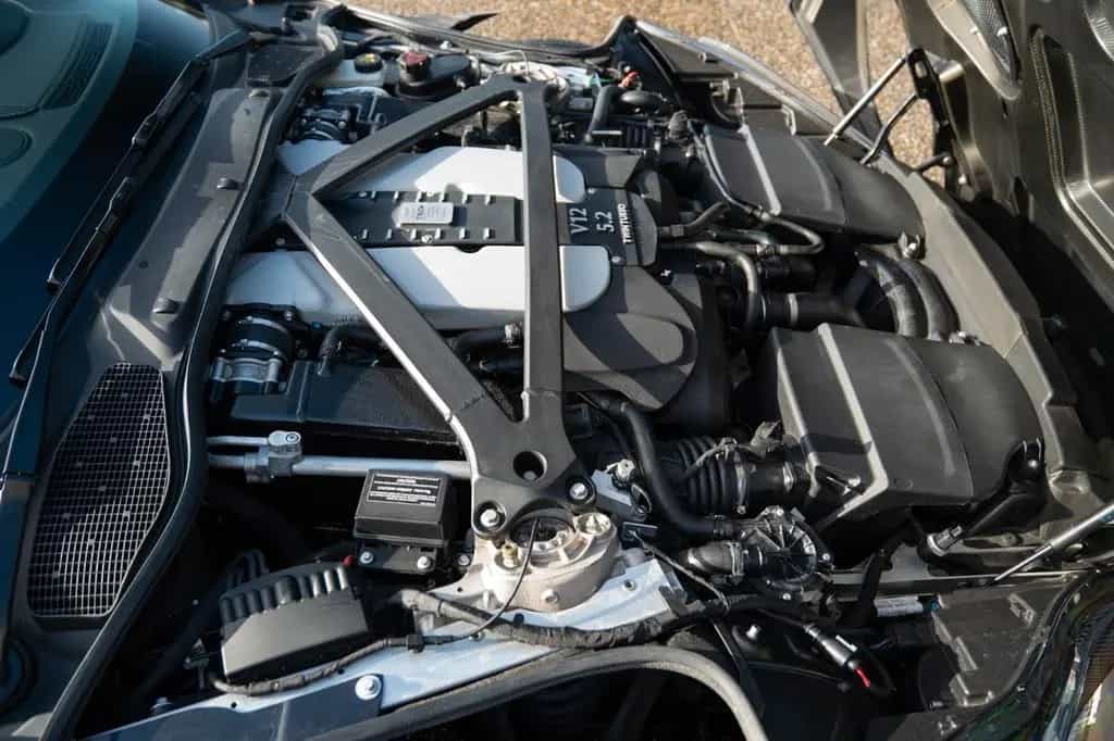 Aston Martin DBS 5.2 V12 11/2019-photo-11