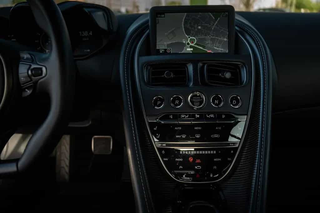 Aston Martin DBS 5.2 V12 11/2019-photo-23