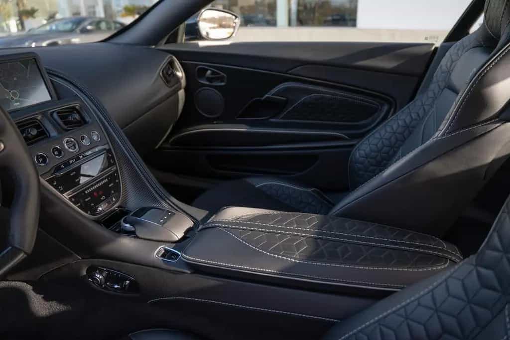 Aston Martin DBS 5.2 V12 11/2019-photo-24