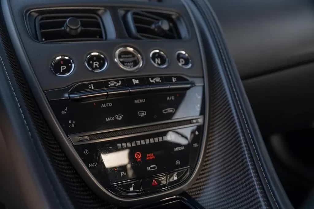 Aston Martin DBS 5.2 V12 11/2019-photo-29